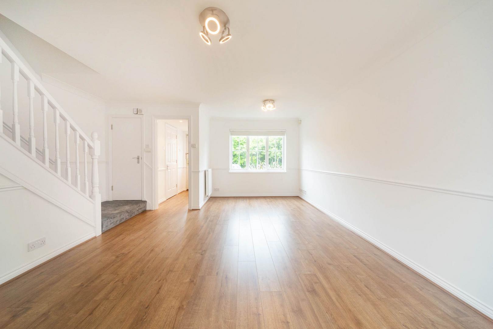 Stunning House Jules Thorne Avenue, Enfield